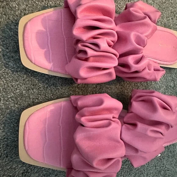 NWT Pink Sandals - Picture 6 of 6